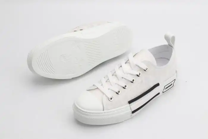 DR B23 Oblique Low Top Sneakers