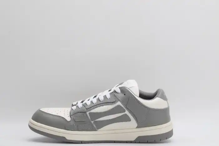 AR1M1 Low-Top Sneaker