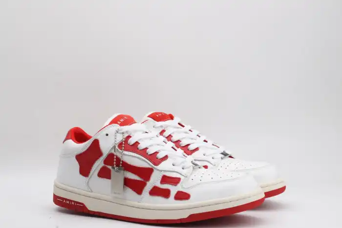 AR1M1 Low-Top Sneaker