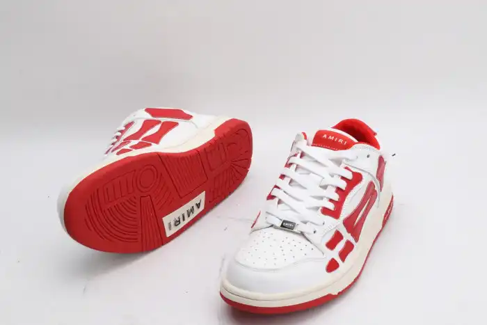 AR1M1 Low-Top Sneaker