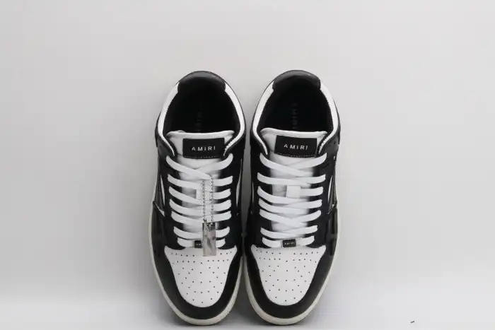 AR1M1 Low-Top Sneaker