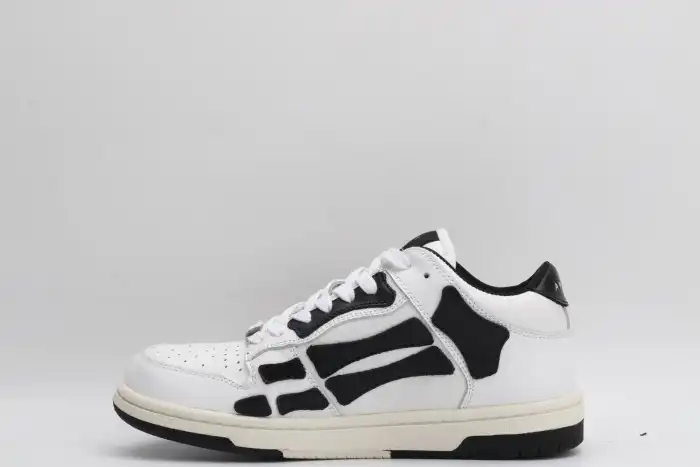 AR1M1 Low-Top Sneaker