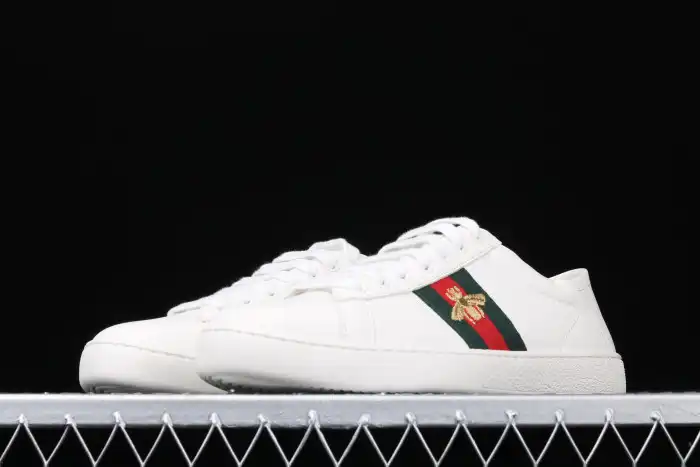 Rep GUCC Ace Embroidered Low-Top Sneaker white with bee 429446 02JP0 9064