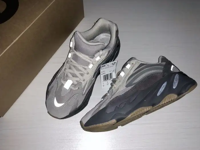 Rep Adidas Yeezy Boost 700 v2 Tephra FU7914