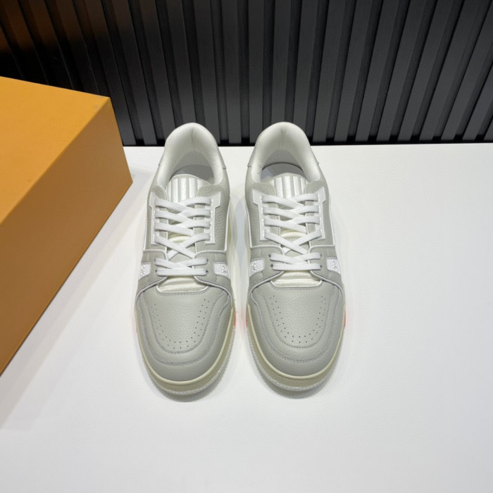 LV TRAINER SNEAKER LOW