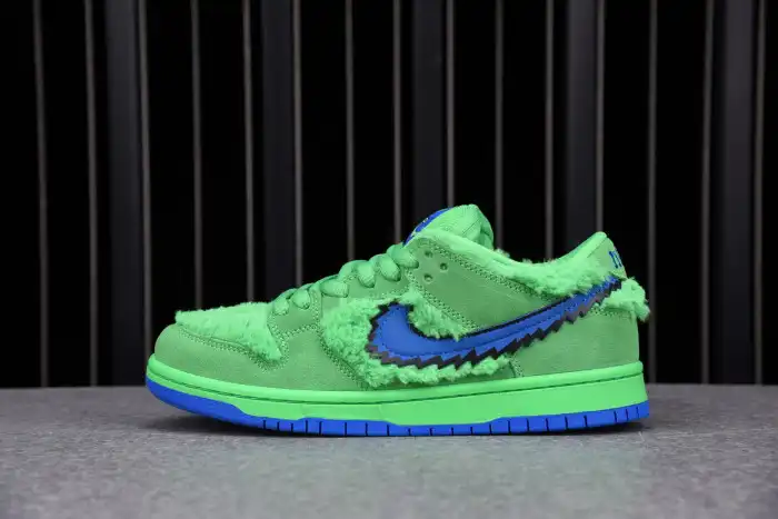 Grateful Dead x Nike SB Dunk Low Green Bear CJ5378-300