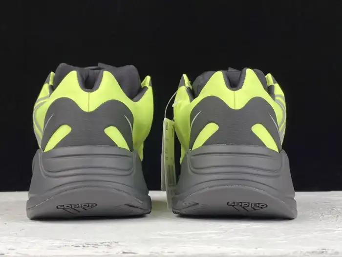 Rep Adidas Yeezy Boost 700 MNVN Phosphor FY3727