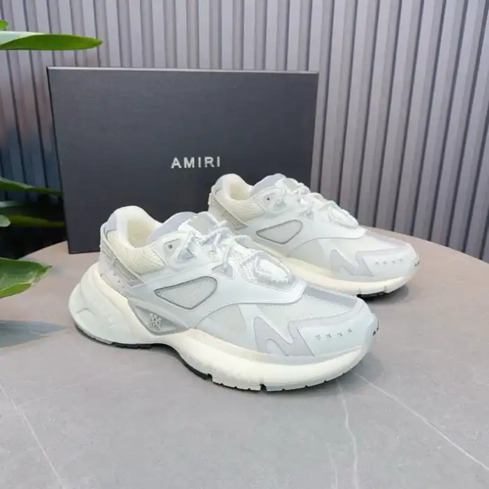 AR1M1 Low-Top Sneaker