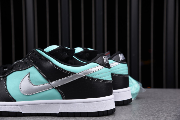 Nike Dunk SB Low Diamond Supply Co. "Tiffany" 304292-402