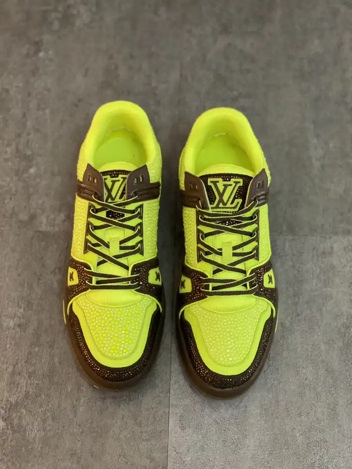 LV TRAINER SNEAKER LOW