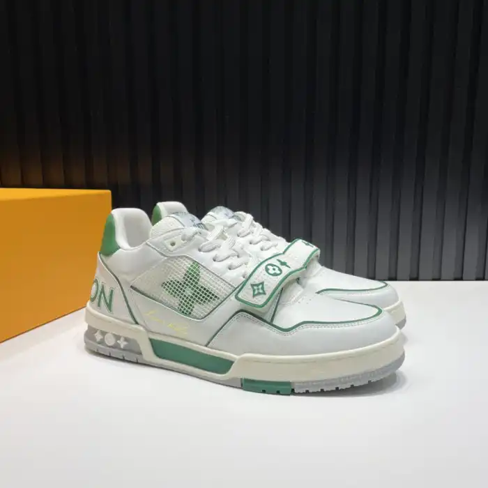 LV TRAINER SNEAKER LOW