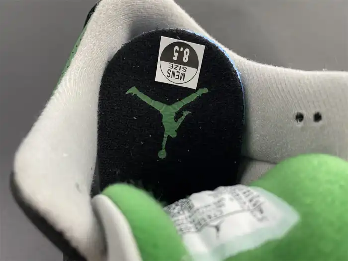 Air Jordan 3 Pine Green CT8532-030