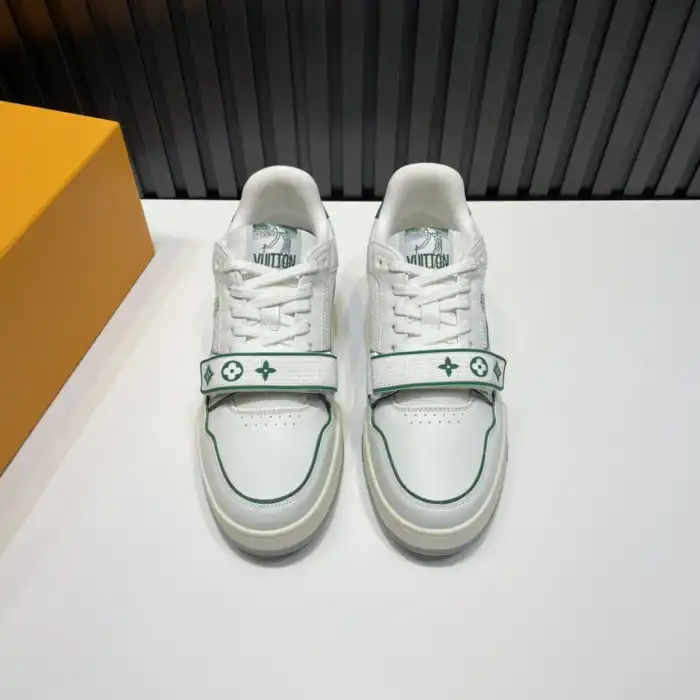 LV TRAINER SNEAKER LOW