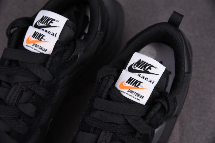 Onekick Nike Sacai x VaporWaffle 'Black Gum DD1875 001