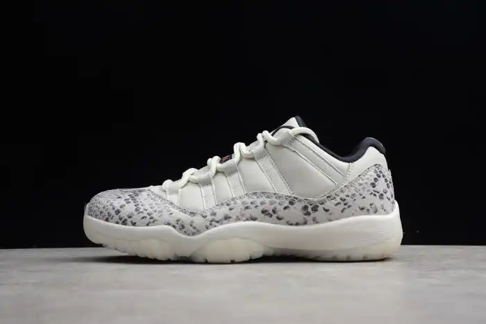 Onekick Air Jordan 11 Low SE Snake Light Bone CD6846-002