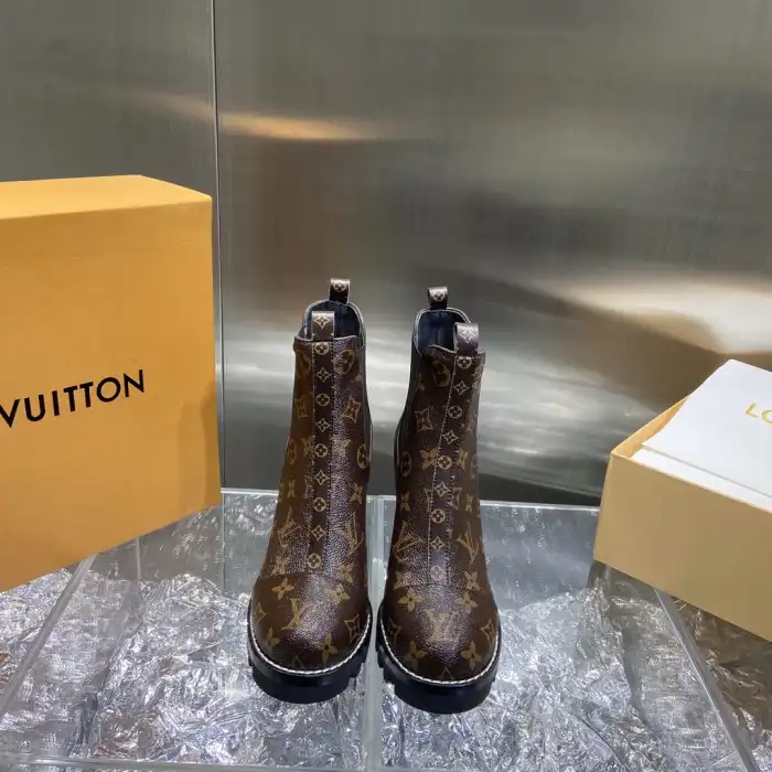 Rep LOUS VUITON BROWN STAR TRAIL ANKLE BOOTS