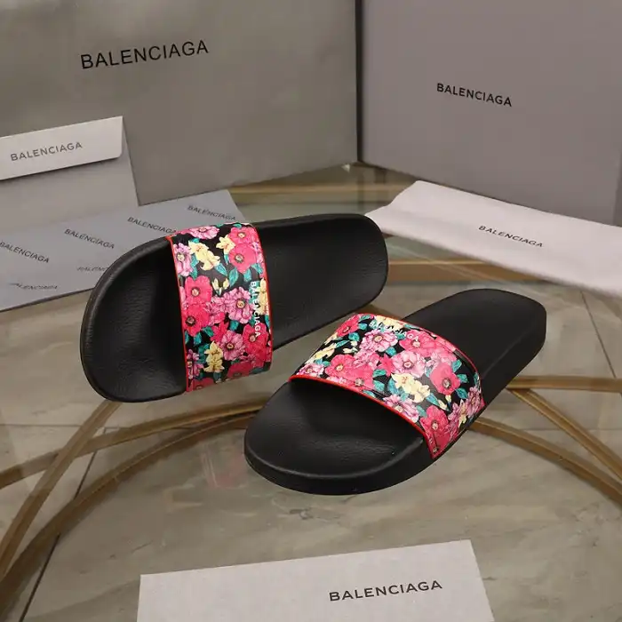 BLCG SLIPPERS