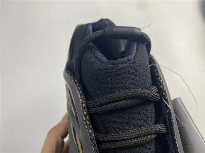 ADIDAS YEEZY 700 V3 GY0189