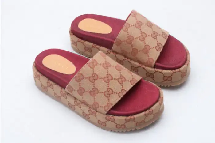 GUCC SLIPPERS