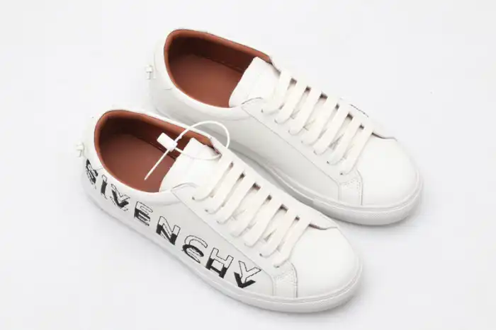 Givench LOW-TOP SNEAKER