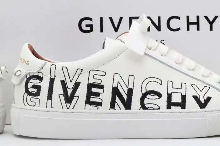 Givench LOW-TOP SNEAKER