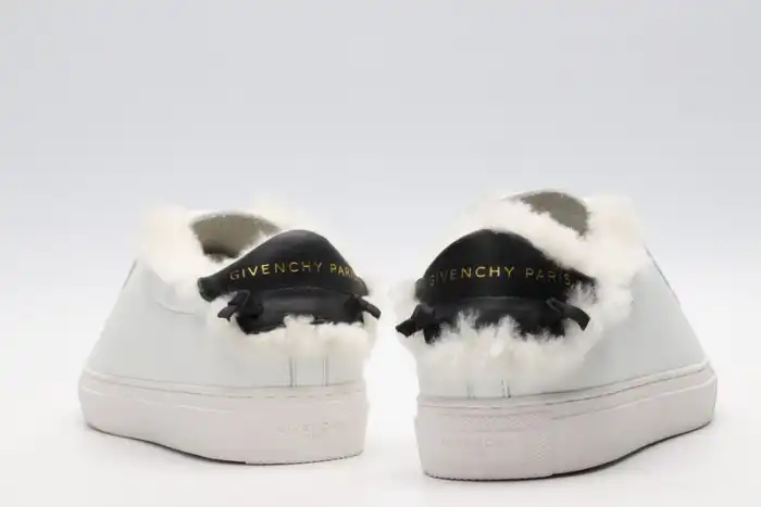 Givench LOW-TOP SNEAKER