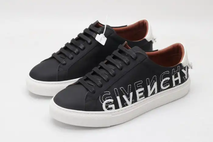 Givench LOW-TOP SNEAKER