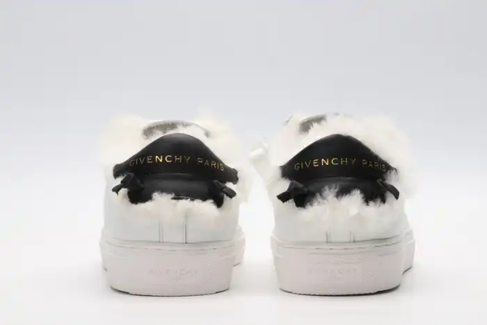 Givench LOW-TOP SNEAKER