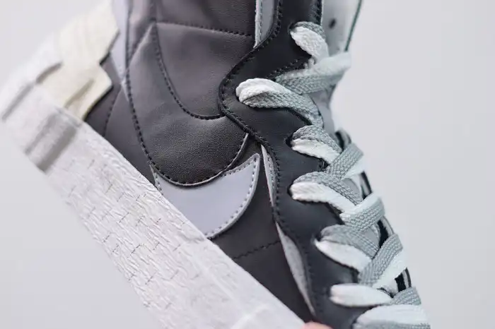 Rep SACAI X NIKE BLAZER MID BLACK GREY BV0072-002