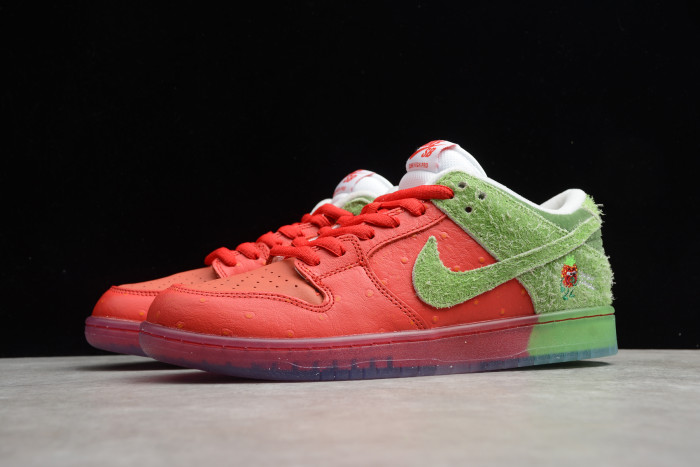 Nike SB Dunk Low Strawberry Cough CW7093-601