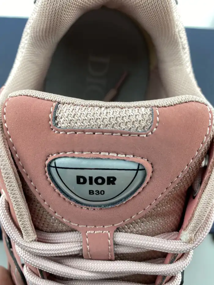 DR B30 Sneakers