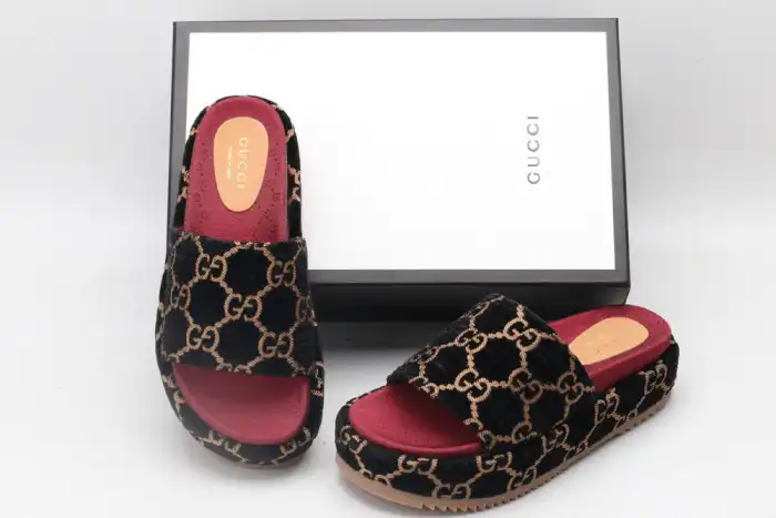 GUCC SLIPPERS