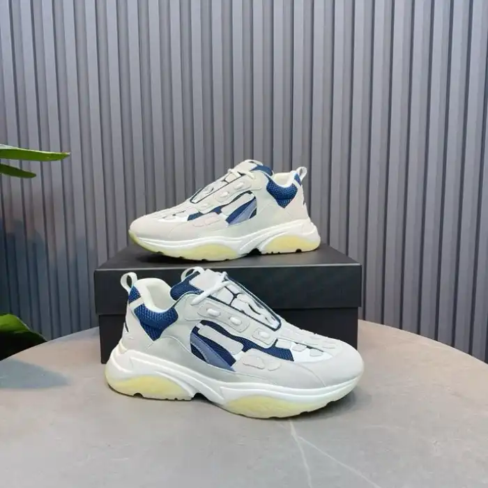 AR1M1 Low-Top Sneaker