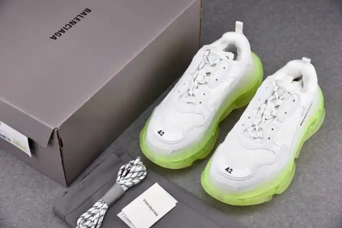 Rep BLCG TRIPLE S SNEAKER 541624 W2FR1 9073