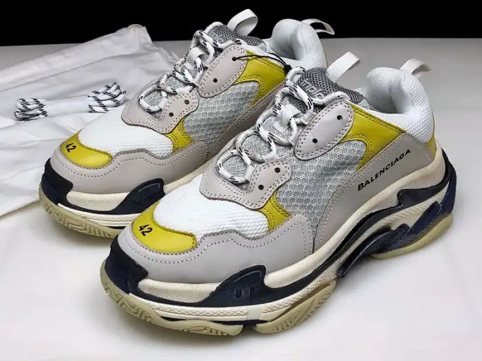 Rep BLCG Triple S DSM 483513-W06F1-9080