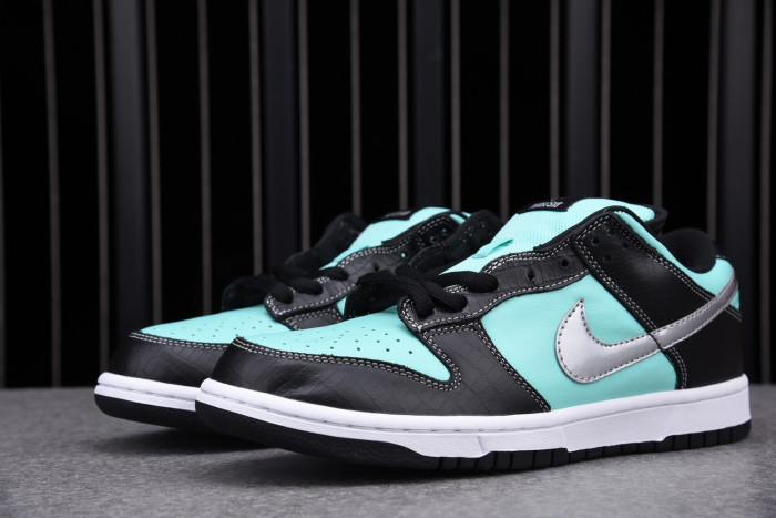 Nike Dunk SB Low Diamond Supply Co. "Tiffany" 304292-402