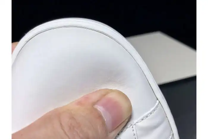 Rep GUCC ACE EMBROIDERED LOW-TOP SNEAKER WHITE WITH LOGO