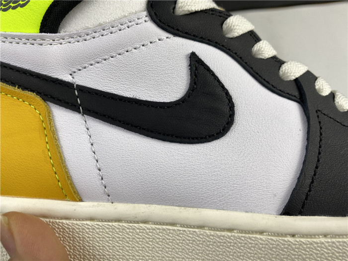 Onekick AIR JORDAN 1 RETRO HIGH OG 'VOLT GOLD' 555088-118