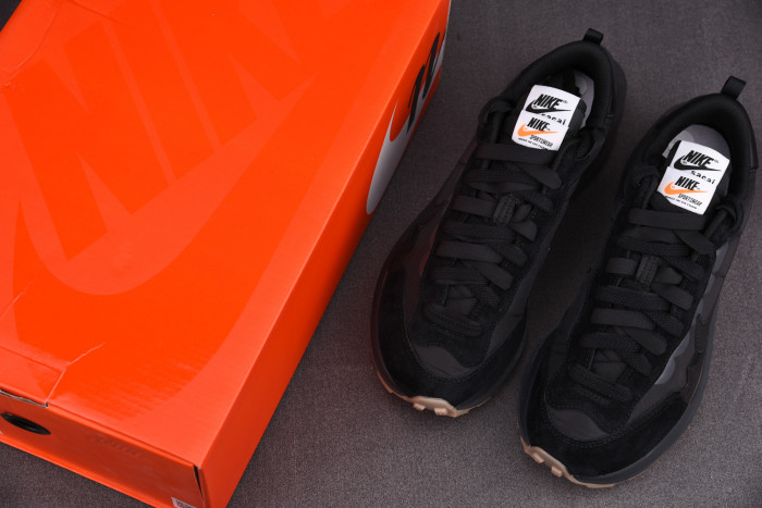 Onekick Nike Sacai x VaporWaffle 'Black Gum DD1875 001