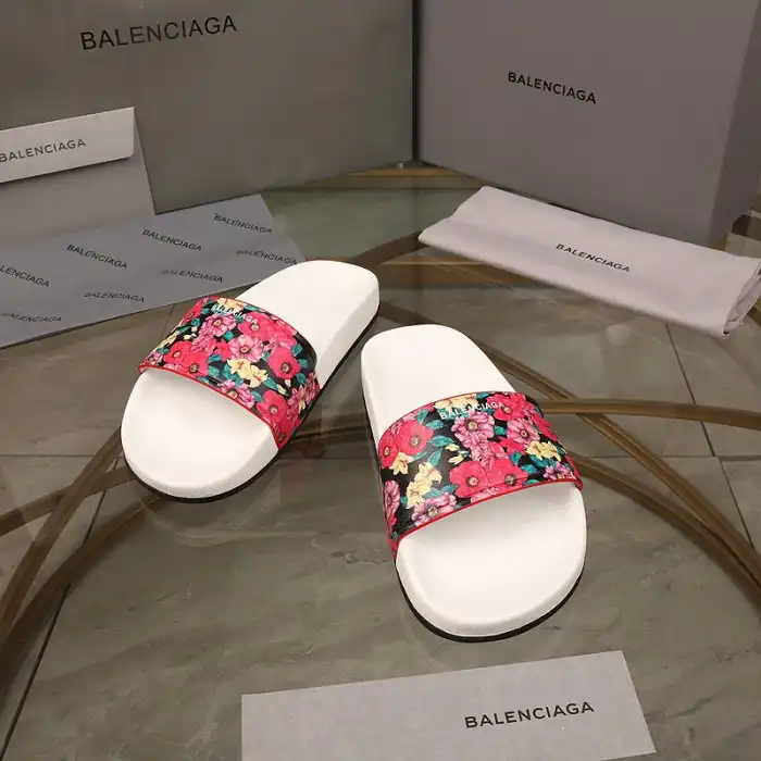 BLCG SLIPPERS