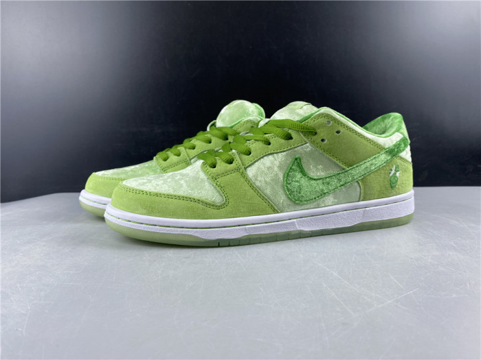 Nike SB Dunk Low PRO QS StrangeLove Skateboards CT2552-300