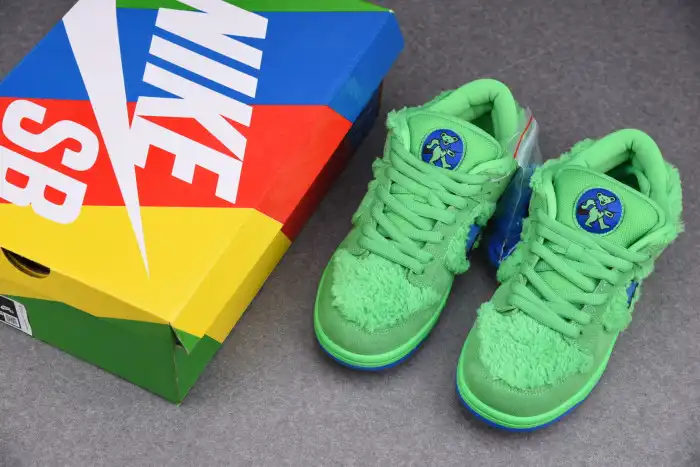 Grateful Dead x Nike SB Dunk Low Green Bear CJ5378-300