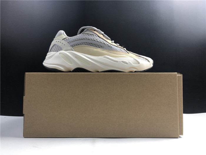 Onekick Adidas Yeezy Boost 700 V2 Cream Cream GY7924