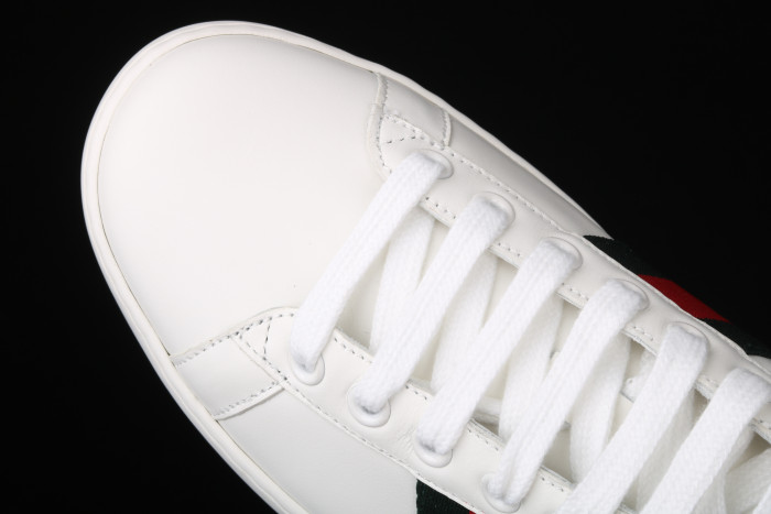 Onekick GUCC Ace Embroidered Low-Top Sneaker white with bee 429446 02JP0 9064