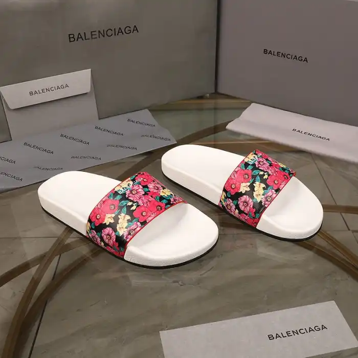 BLCG SLIPPERS