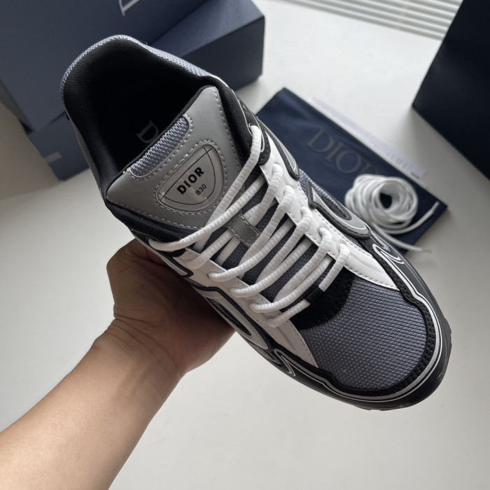 DR B30 Sneakers