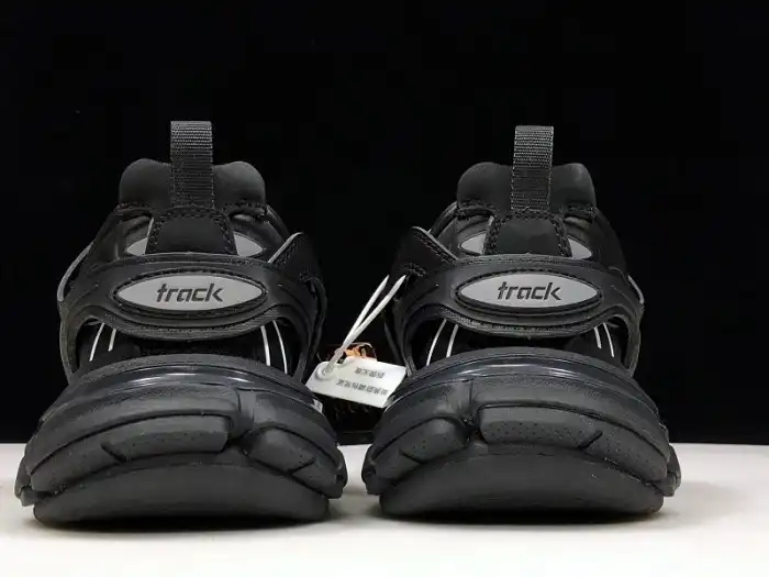 Rep BLCG TRACK TRAINER 'TRIPLE BLACK' 542023 W1GB1 1000