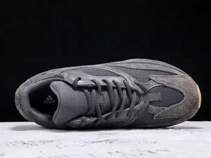 Rep Adidas Yeezy Boost 700 Utility Black FV5304