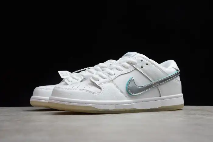 Rep Nike SB Dunk Low Diamond Supply Co White Diamond BV1310-100