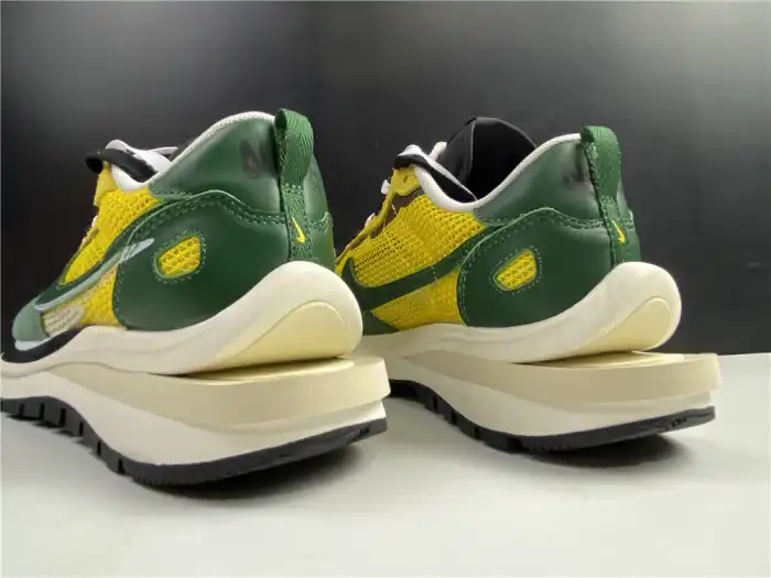 Cheap NIKE VAPORWAFFLE SACAI TOUR YELLOW STADIUM GREEN CV1363-700